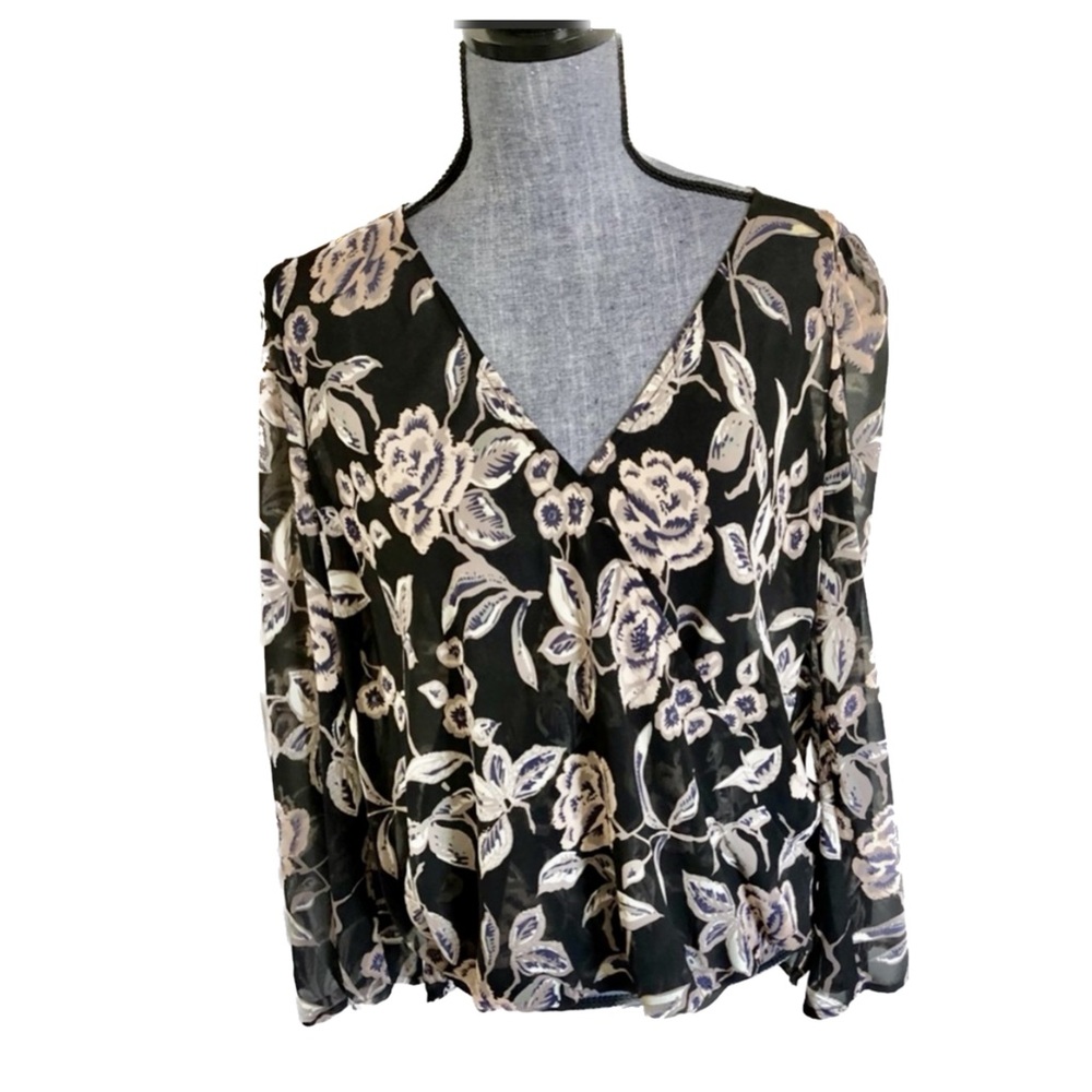 NWOT Floral Bell Sleeve Top